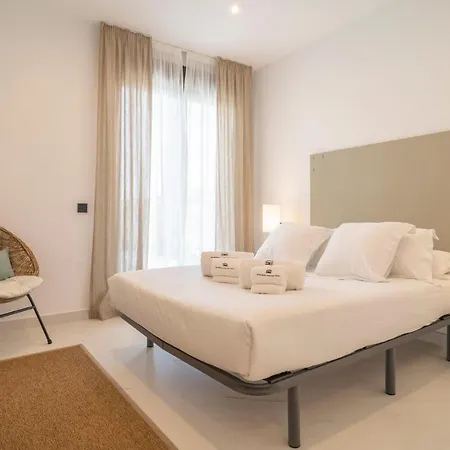 아파트 Stunning In With 2 Bedrooms, Wifi And Outdoor Swimming Pool