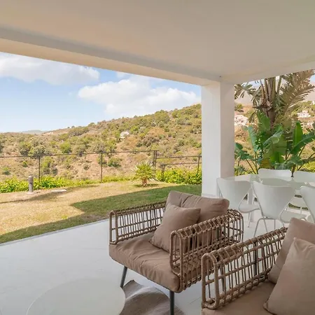 아파트 Stunning In With 2 Bedrooms, Wifi And Outdoor Swimming Pool *