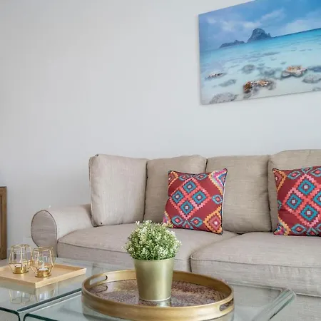 아파트 Stunning In With 2 Bedrooms, Wifi And Outdoor Swimming Pool 에스테포나
